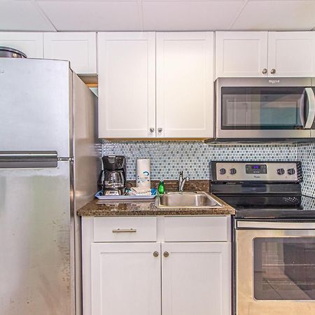 Oversized Ocean View Queen Suite With Beautiful Fireplace And Accents - Sleeps 4 Guests! Myrtle Beach Szoba fotó