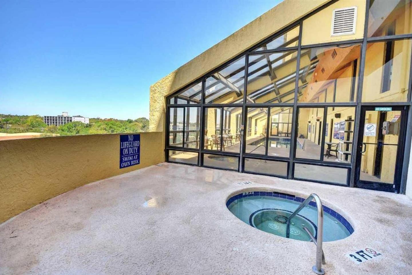 Oversized Ocean View Queen Suite With Beautiful Fireplace And Accents - Sleeps 4 Guests! Myrtle Beach Szoba fotó