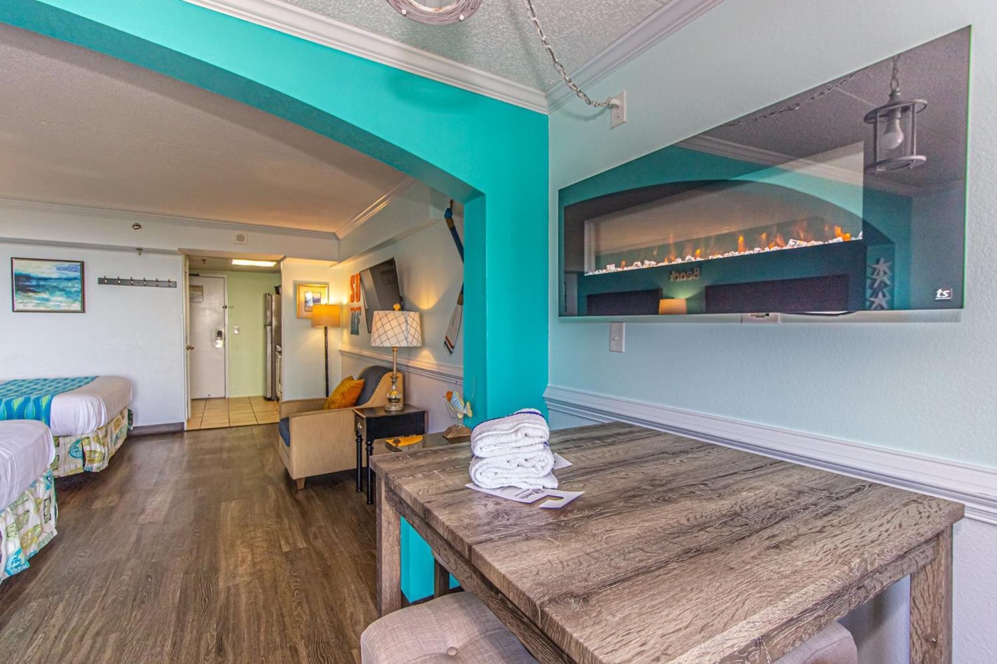Oversized Ocean View Queen Suite With Beautiful Fireplace And Accents - Sleeps 4 Guests! Myrtle Beach Szoba fotó
