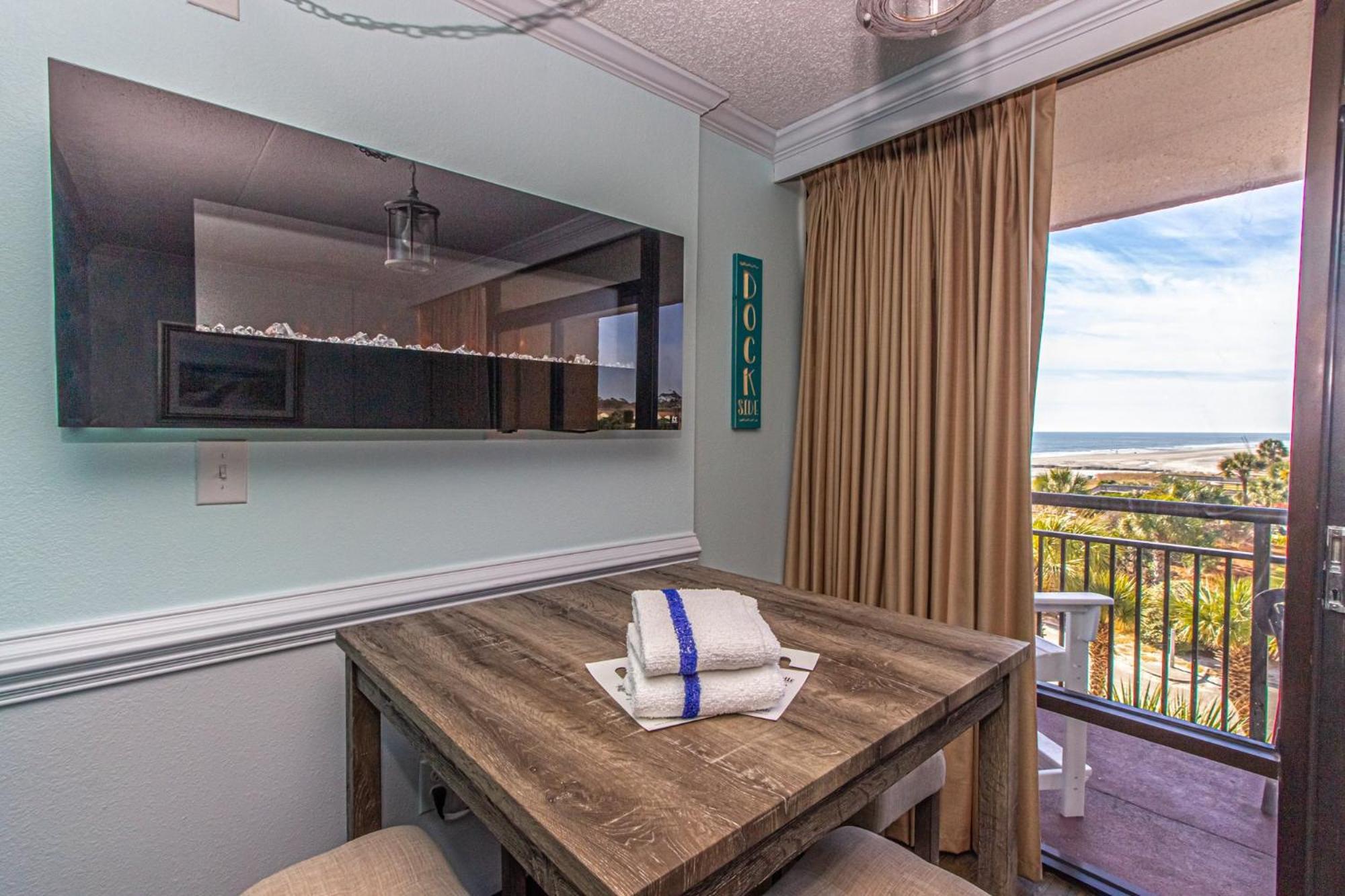 Oversized Ocean View Queen Suite With Beautiful Fireplace And Accents - Sleeps 4 Guests! Myrtle Beach Szoba fotó