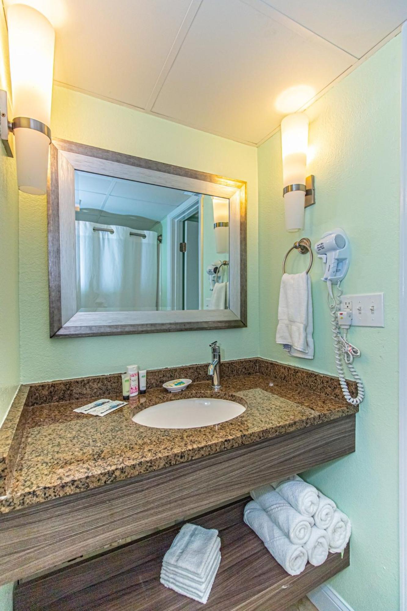 Oversized Ocean View Queen Suite With Beautiful Fireplace And Accents - Sleeps 4 Guests! Myrtle Beach Szoba fotó